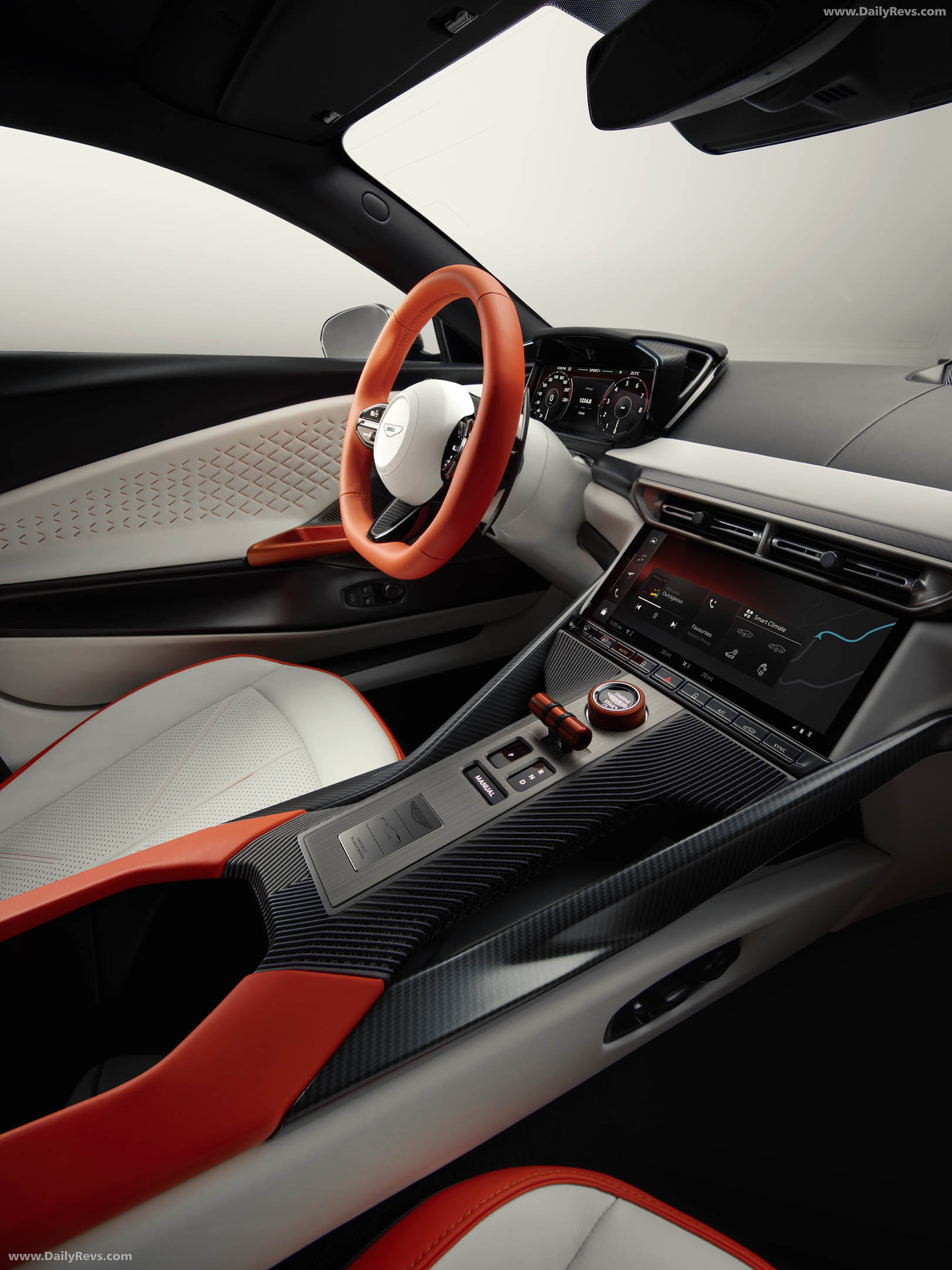 2028 Aston Martin Valen Interior